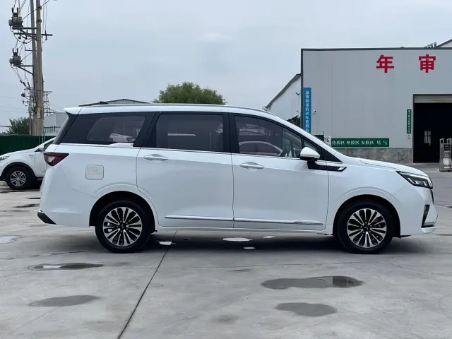 Wuling Jiachen — Фото автомобиля 7