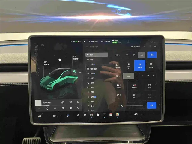 Tesla Model Y — Фото автомобиля 13