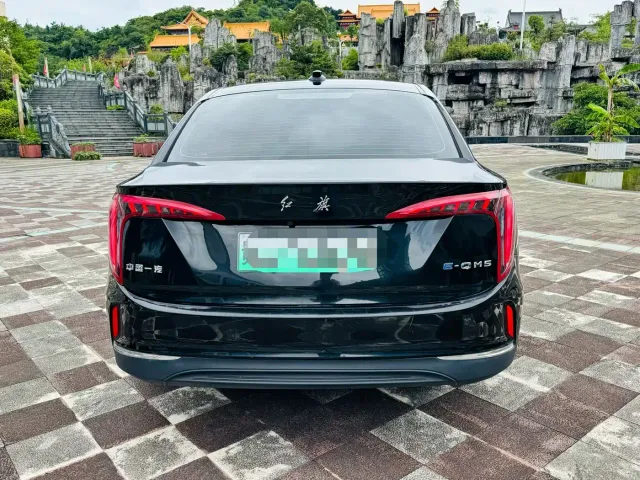 Hongqi E-QM5 — Фото автомобиля 5