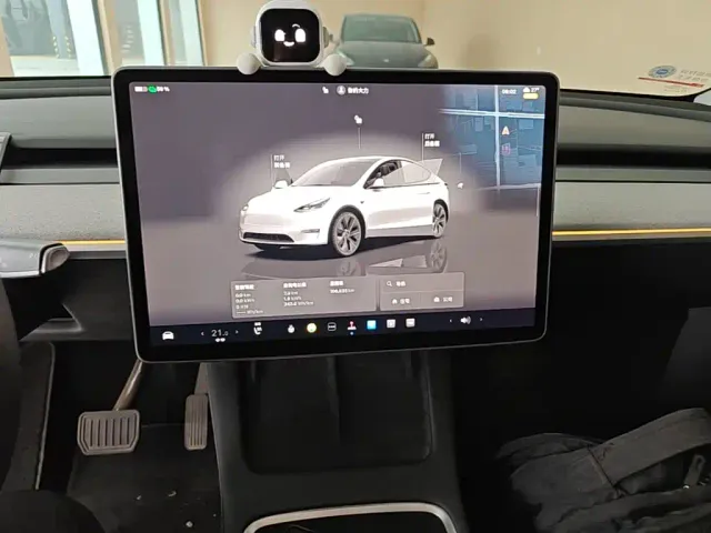 Tesla Model Y — Фото автомобиля 12