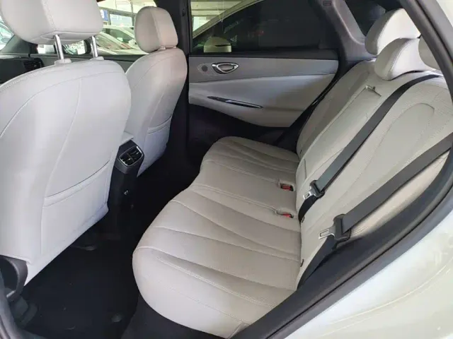 BYD Sealion 06 — Фото автомобиля 16