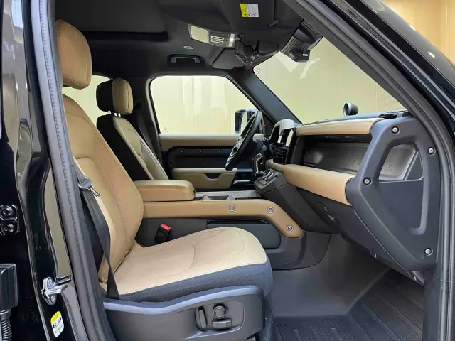 Land Rover Defender — Фото автомобиля 6
