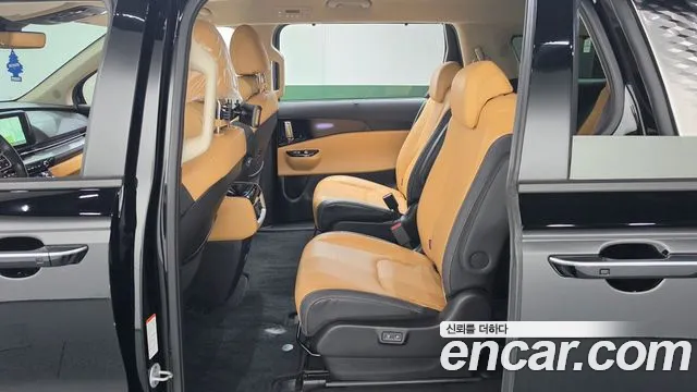 Kia Carnival Generation 4 — Фото автомобиля 17