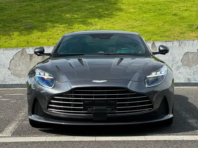 Aston Martin DB12 — Фото автомобиля 3