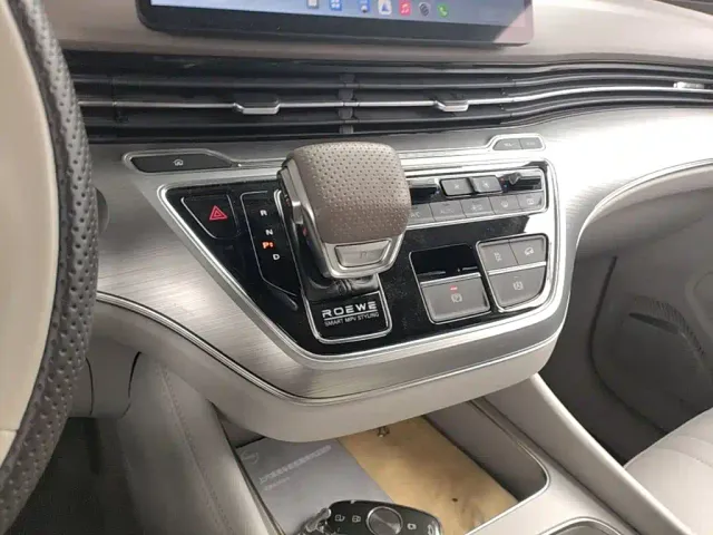 Roewe iMAX8 — Фото автомобиля 13