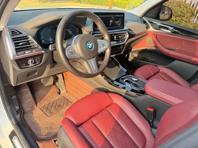 BMW iX3 — Фото автомобиля 3