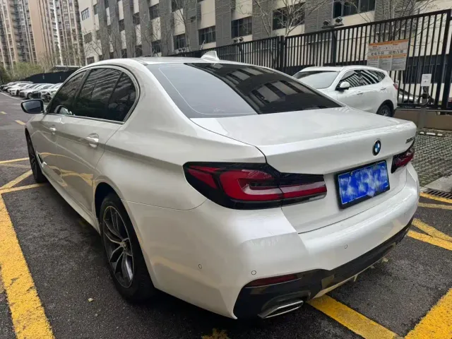 BMW 5 Series — Фото автомобиля 4