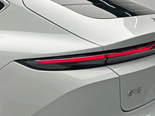 Nio ET5 — Фото автомобиля 10