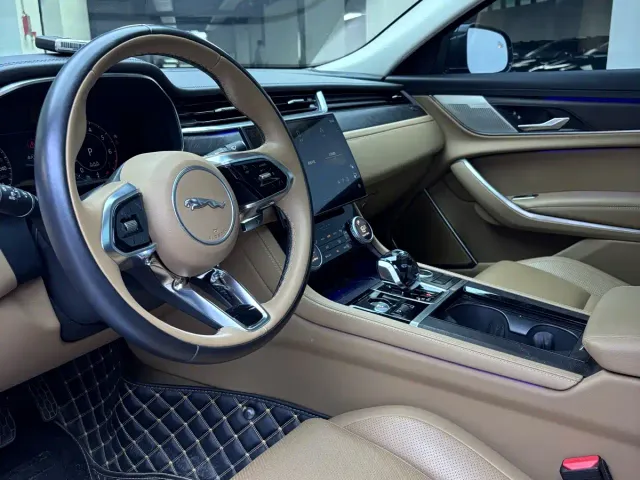 Jaguar XFL — Фото автомобиля 5