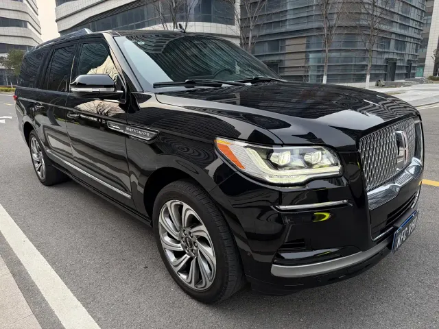 Lincoln Navigator — Фото автомобиля 4