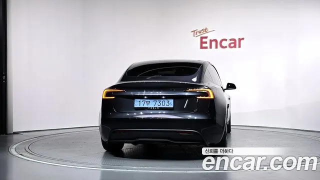 Tesla Model 3 — Фото автомобиля 4
