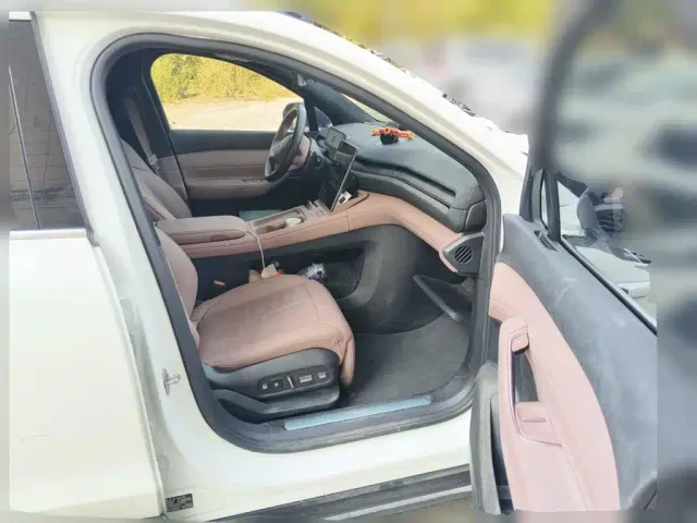 Nio EC6 — Фото автомобиля 12