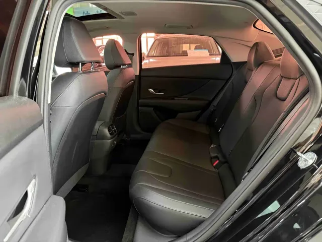 Hyundai Elantra — Фото автомобиля 15