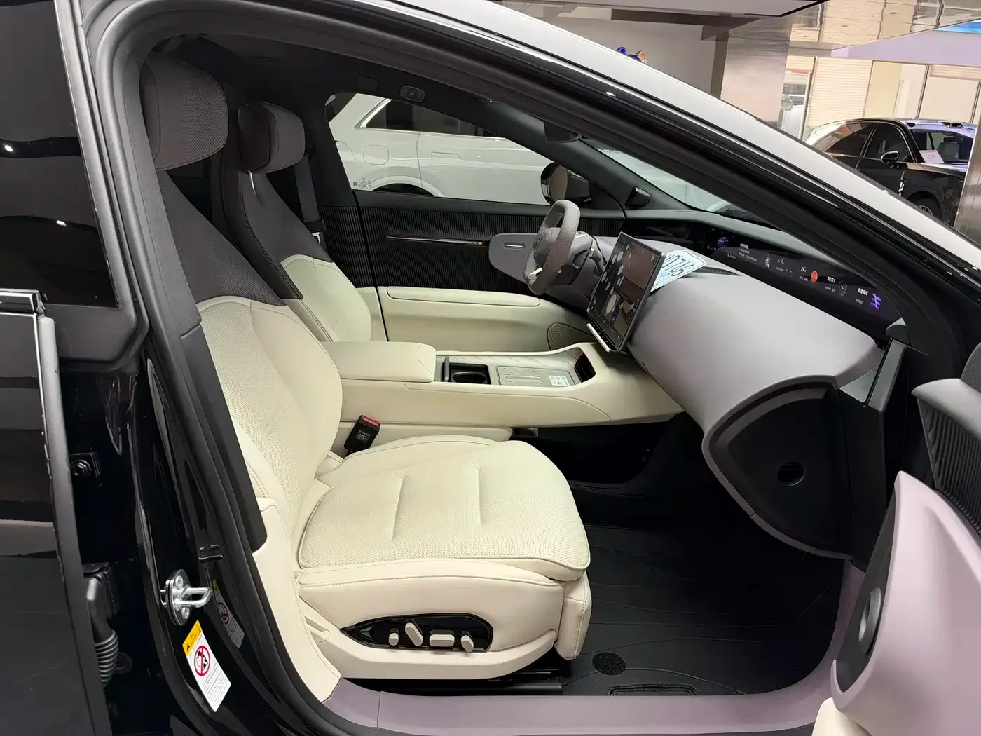 Avatr Avatr 12 2023 650 Triple Laser AWD Performance Edition — Фото автомобиля 8