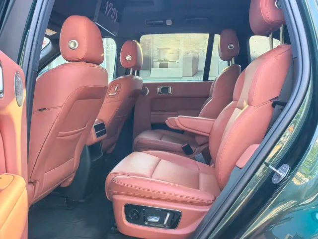 Li Auto L8 — Фото автомобиля 11