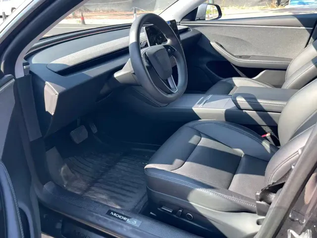 Tesla Model 3 — Фото автомобиля 9