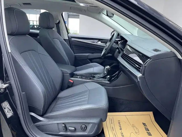 Volkswagen Passat — Фото автомобиля 18