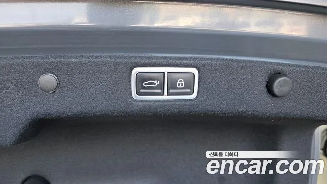 Hyundai Grandeur Grandeur (GN7) 2.5 Бензин 2WD — Фото автомобиля 26