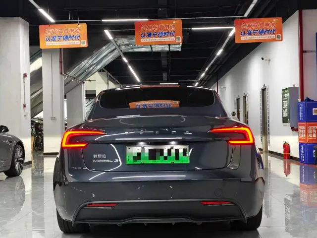 Tesla Model 3 — Фото автомобиля 8