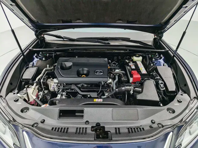 Lexus ES — Фото автомобиля 13