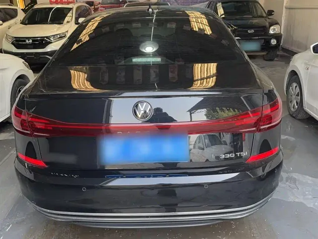 Volkswagen Passat — Фото автомобиля 10