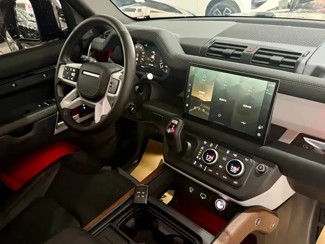 Land Rover Defender — Фото автомобиля 9