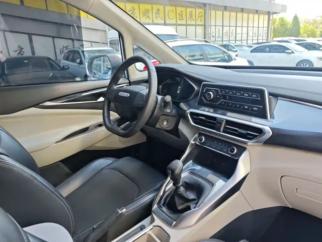 Maxus G50 — Фото автомобиля 9