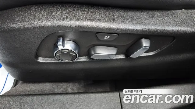 Cadillac XT4 2.0 Sport AWD — Фото автомобиля 29