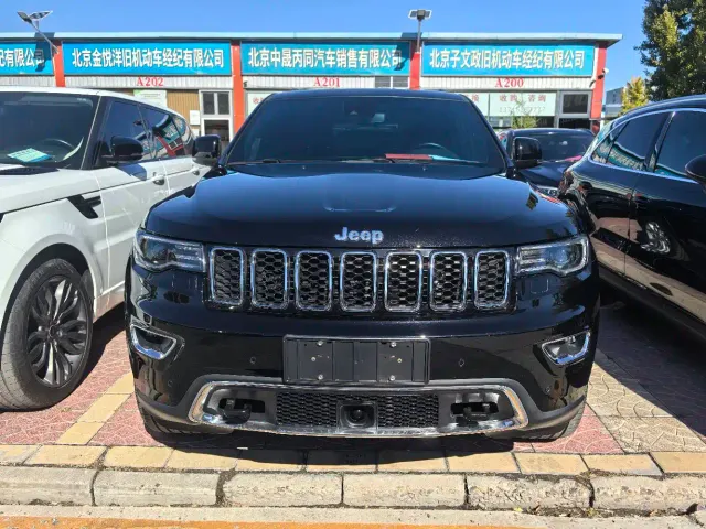 Jeep Grand Cherokee — Фото автомобиля 2