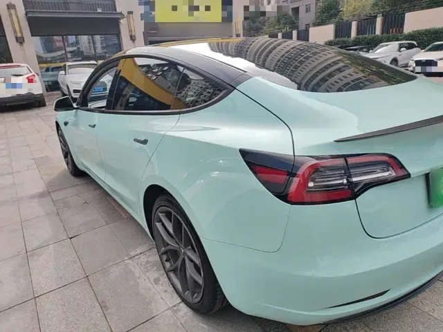 Tesla Model 3 — Фото автомобиля 4