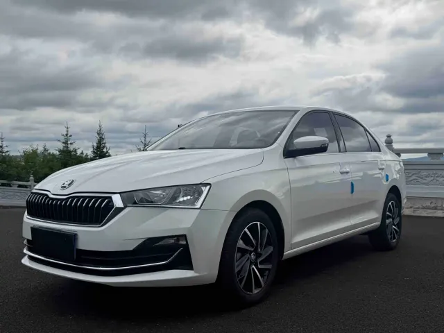 Фотография автомобиля — Skoda Rapid