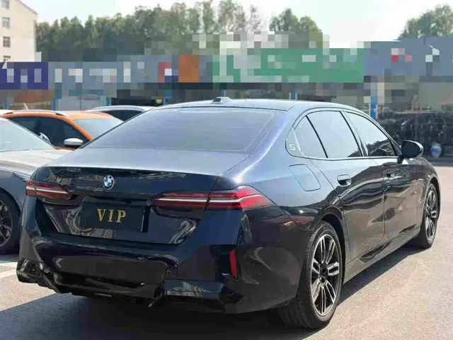 BMW 5 Series — Фото автомобиля 9