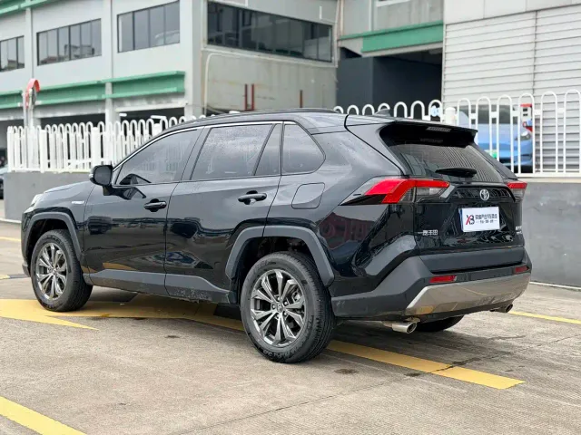Toyota RAV4 — Фото автомобиля 13