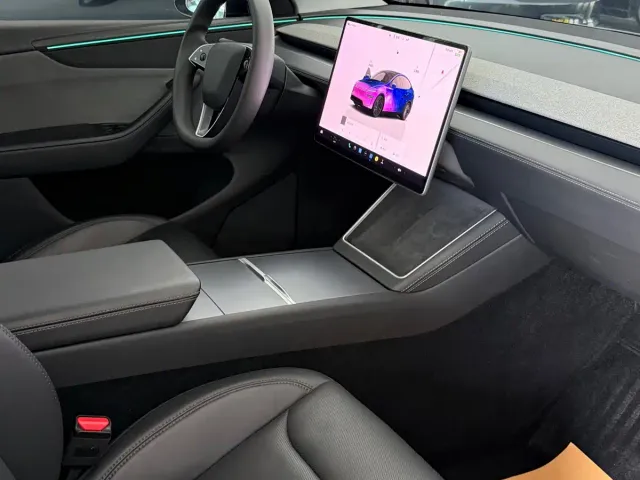 Tesla Model Y — Фото автомобиля 10