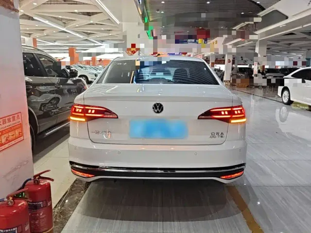 Volkswagen Bora — Фото автомобиля 5
