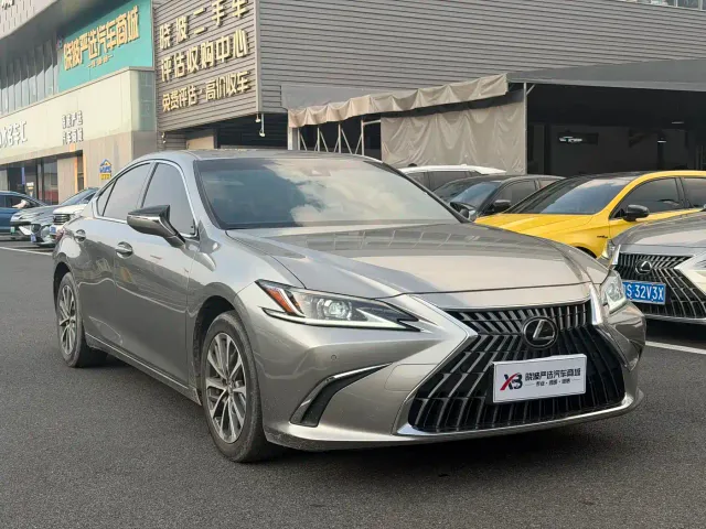 Lexus ES — Фото автомобиля 2