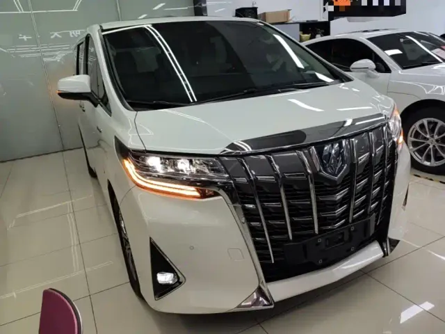 Toyota Alphard — Фото автомобиля 3