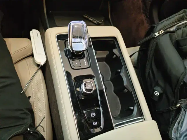 Volvo XC90 — Фото автомобиля 13