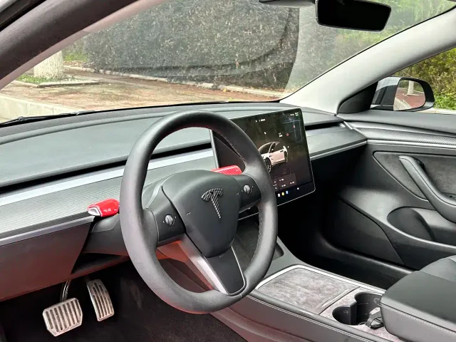 Tesla Model 3 — Фото автомобиля 9