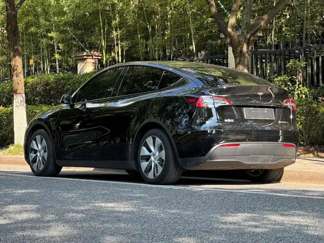 Tesla Model Y 2022 Facelift Rear-Wheel Drive Version — Фото автомобиля 4