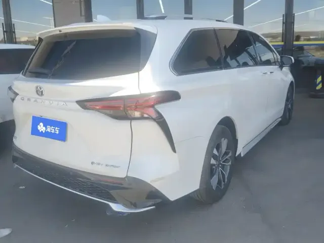 Toyota Granvia — Фото автомобиля 3