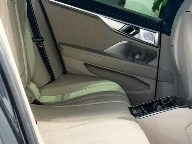 BMW M8 — Фото автомобиля 8