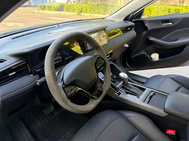 Roewe i5 — Фото автомобиля 11