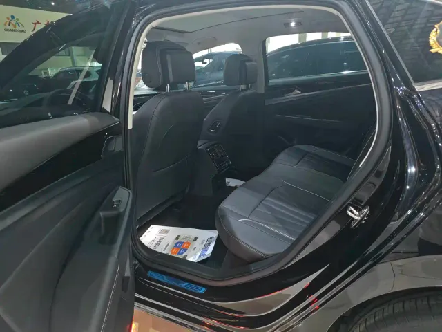 Volkswagen Passat — Фото автомобиля 5