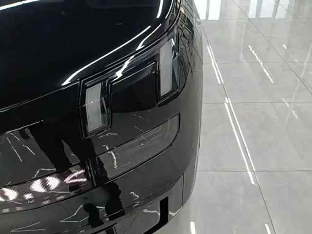Lynk & Co 900 — Фото автомобиля 23