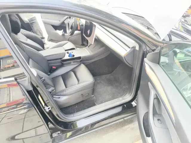 Tesla Model Y — Фото автомобиля 13