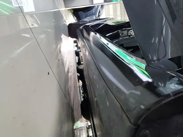 Tesla Model 3 — Фото автомобиля 20