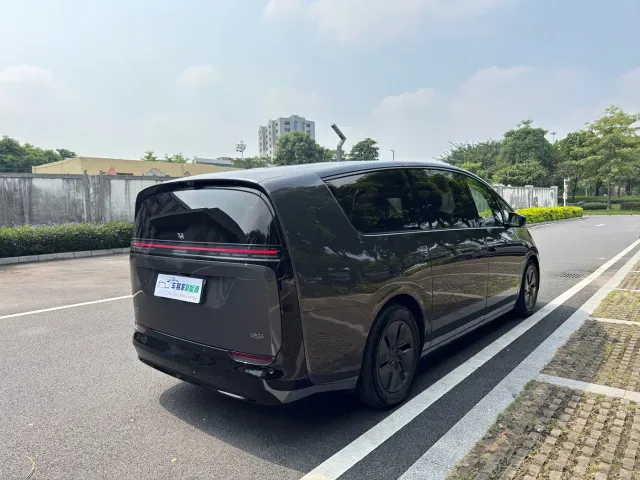 Li Auto MEGA — Фото автомобиля 8