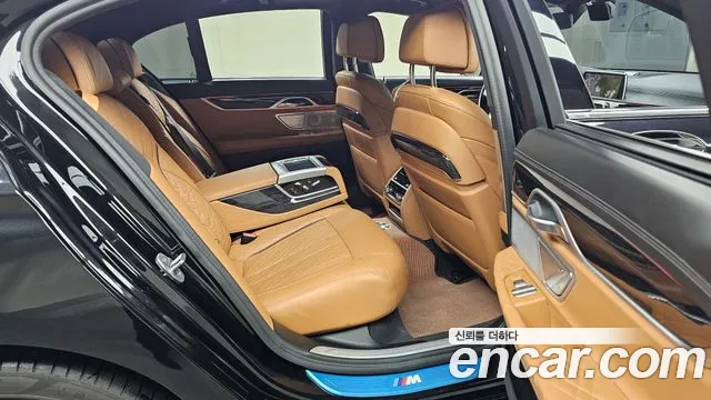 BMW 7-Series — Фото автомобиля 10