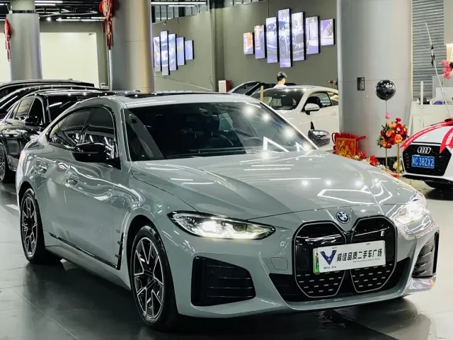 BMW i4 — Фото автомобиля 3
